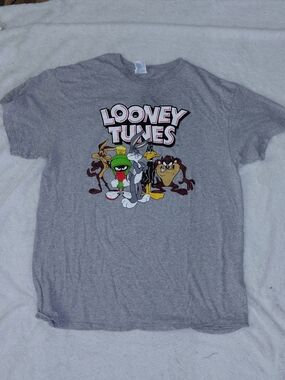 Delta Looney Tunes Graphic Tee - Gray with Multicolor Cartoon Print